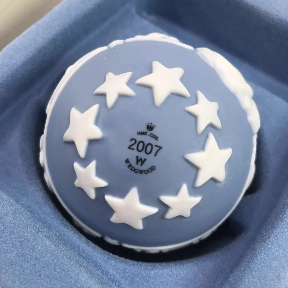 Hallmark WEDGWOOD Holiday Parade Ornament 2007 Limited Quantity